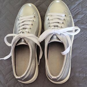 Vionic Women's Metallic Silver Sneakers